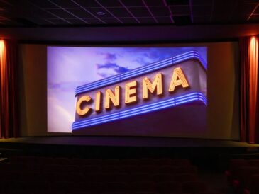 Image d'une projection dans une salle de cinéma.